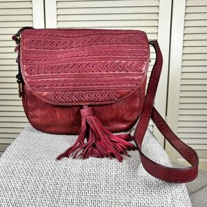 Textural Wine Leather Fossil Emi Saddle Bag Crossbody Purse Tassel Woven Flap